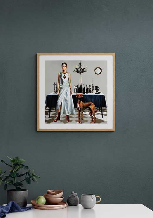 Plakat: A7 Af Solmaz Tohidloo - A7 - Popkunst af en dame og en hund. - Inzpero